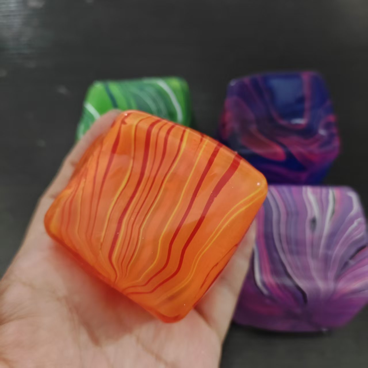 مكعب لعبة حسية ناعمة وملينة لت - مراجعة Fidget Cube Original وسعره