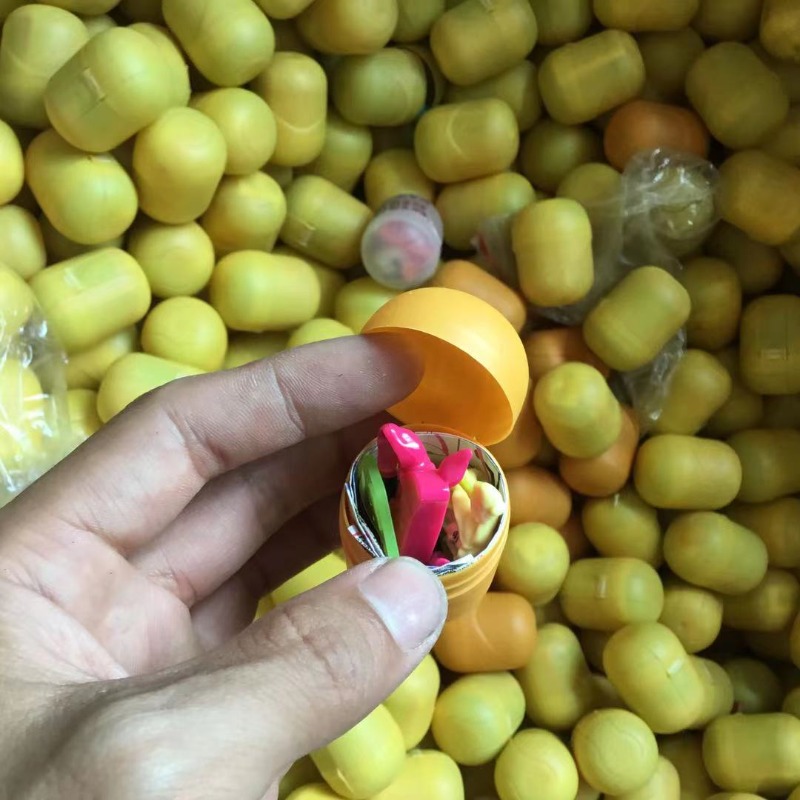 كبسولات غاشابون غاشا توي كيندر - مراجعة Capsule Toy Gashapon وسعره